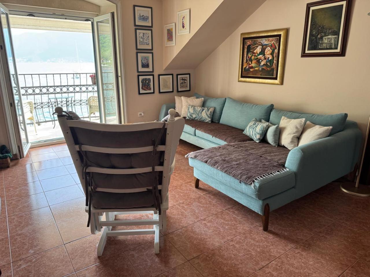 Apartment Lukiduki At The Beach - Kotor Luaran gambar