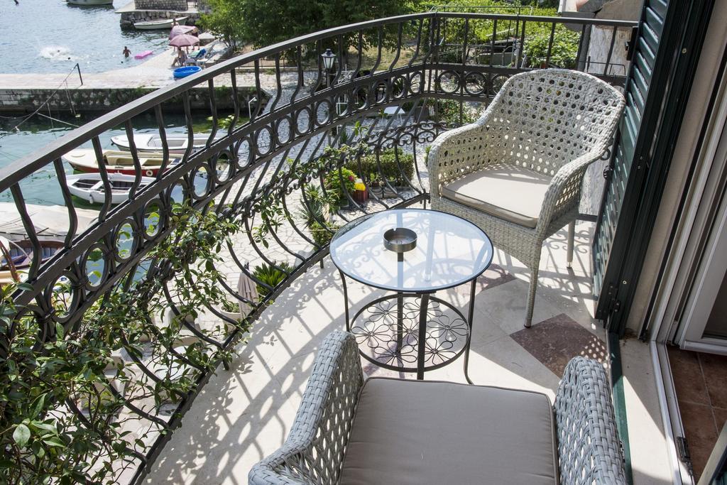 Apartment Lukiduki At The Beach - Kotor Luaran gambar
